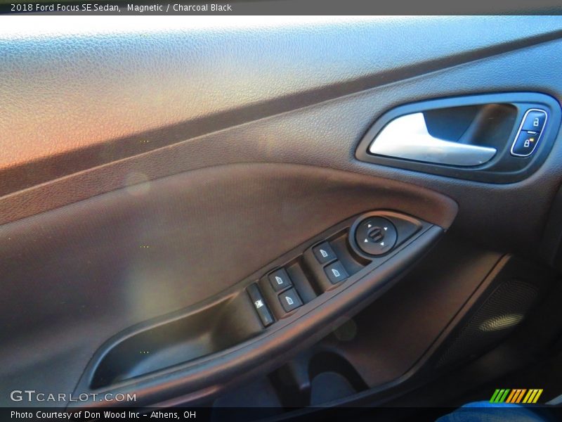 Magnetic / Charcoal Black 2018 Ford Focus SE Sedan