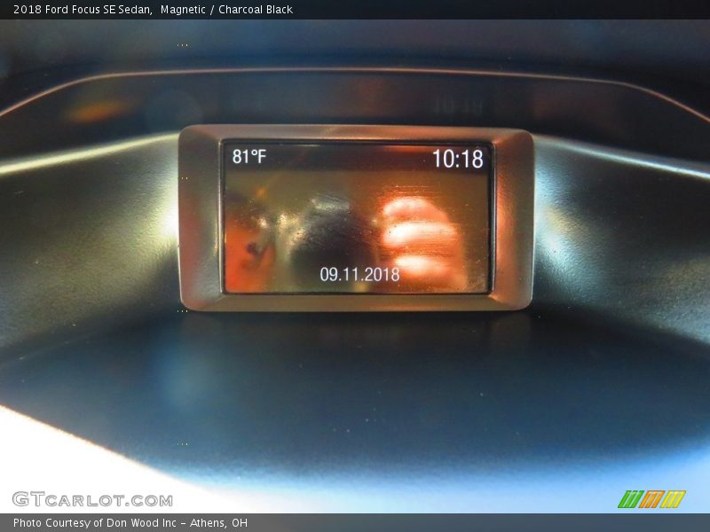 Magnetic / Charcoal Black 2018 Ford Focus SE Sedan