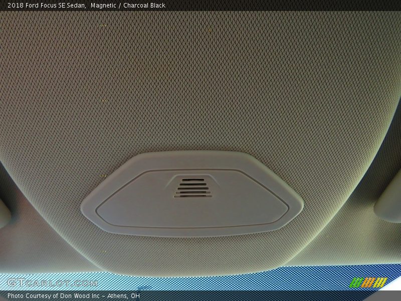 Magnetic / Charcoal Black 2018 Ford Focus SE Sedan