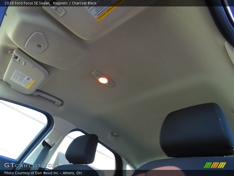 Magnetic / Charcoal Black 2018 Ford Focus SE Sedan