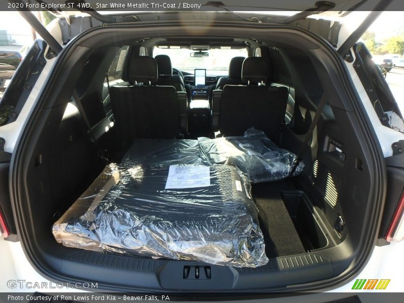  2020 Explorer ST 4WD Trunk