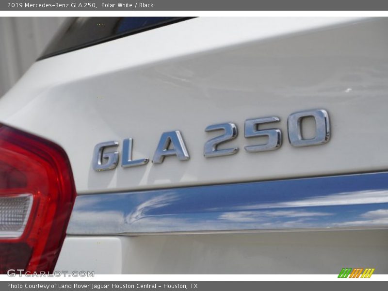 Polar White / Black 2019 Mercedes-Benz GLA 250