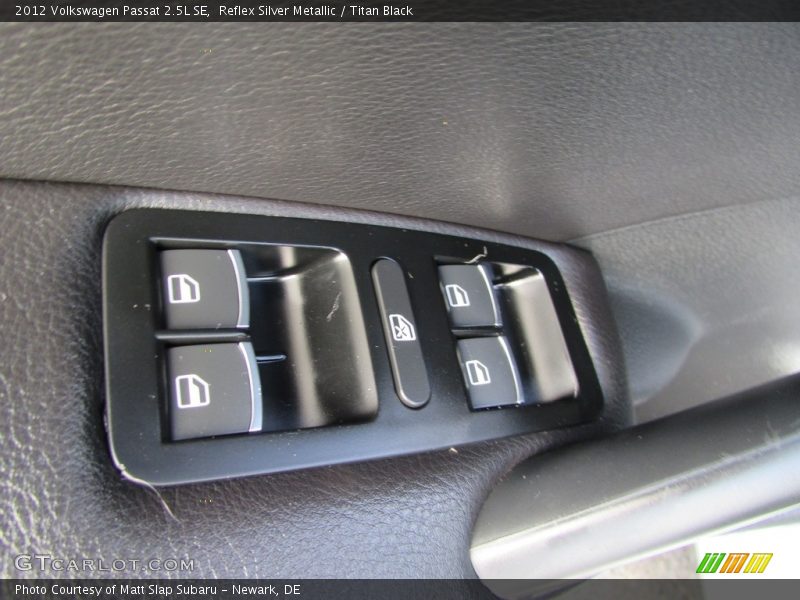 Reflex Silver Metallic / Titan Black 2012 Volkswagen Passat 2.5L SE