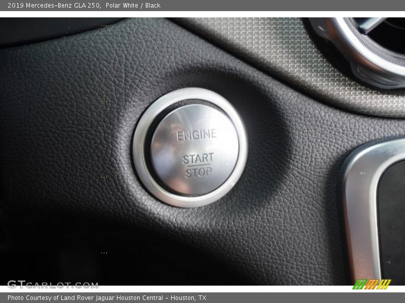 Polar White / Black 2019 Mercedes-Benz GLA 250