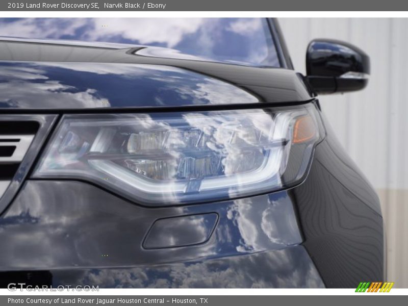 Narvik Black / Ebony 2019 Land Rover Discovery SE