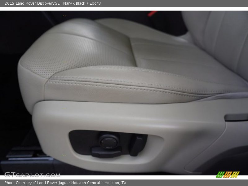 Narvik Black / Ebony 2019 Land Rover Discovery SE