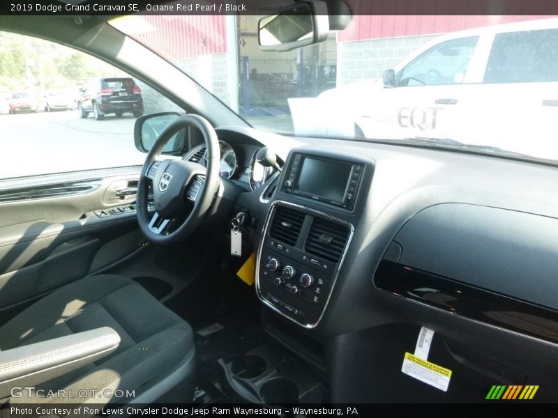 Octane Red Pearl / Black 2019 Dodge Grand Caravan SE