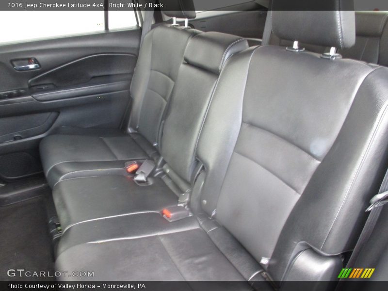 Bright White / Black 2016 Jeep Cherokee Latitude 4x4