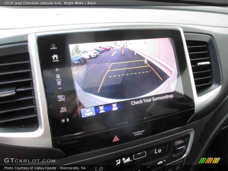 Bright White / Black 2016 Jeep Cherokee Latitude 4x4