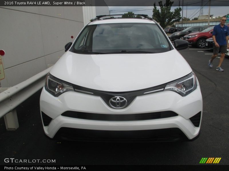 Super White / Black 2016 Toyota RAV4 LE AWD