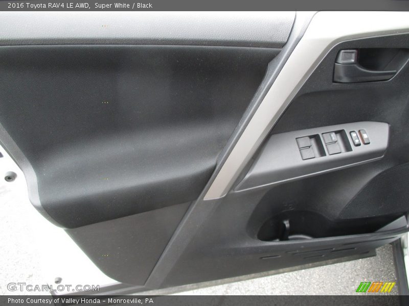 Super White / Black 2016 Toyota RAV4 LE AWD