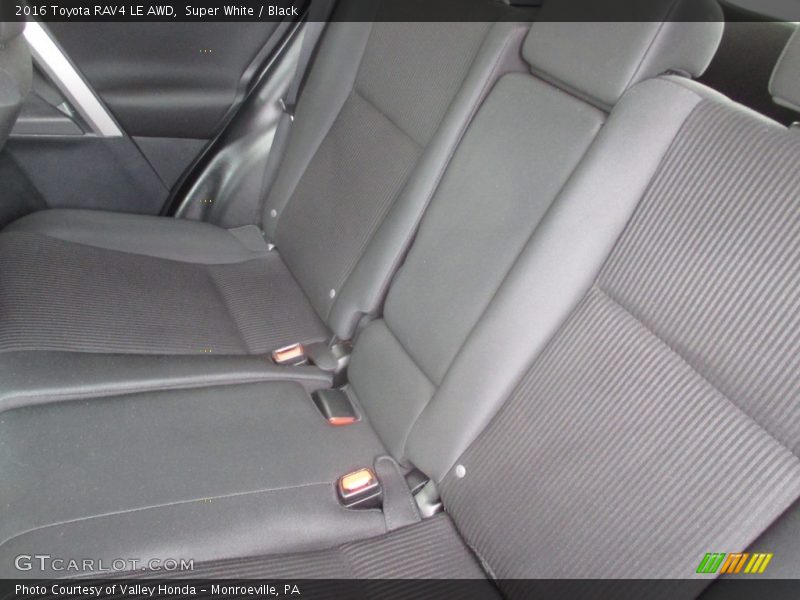 Super White / Black 2016 Toyota RAV4 LE AWD