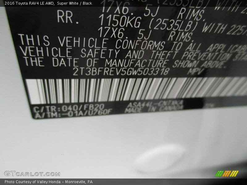 Super White / Black 2016 Toyota RAV4 LE AWD