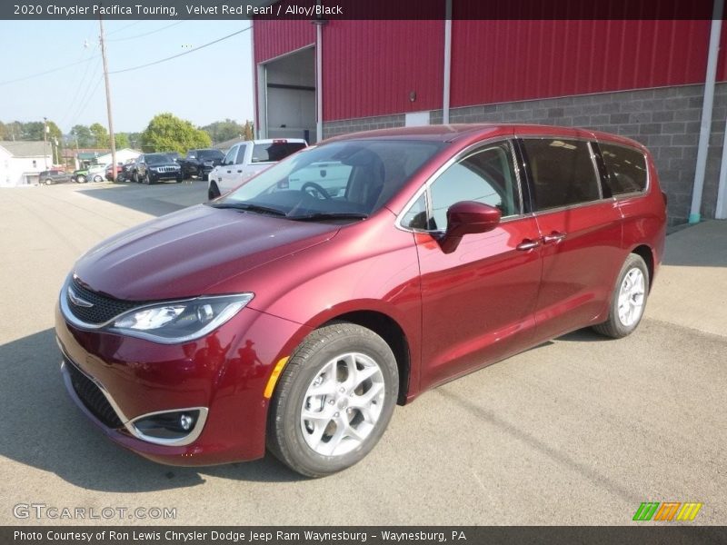 Front 3/4 View of 2020 Pacifica Touring