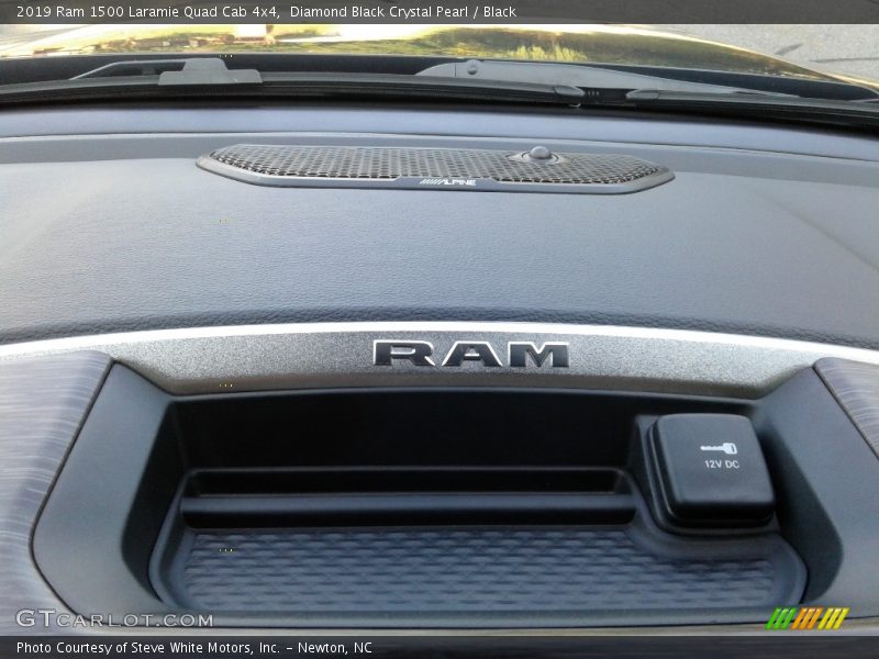 Diamond Black Crystal Pearl / Black 2019 Ram 1500 Laramie Quad Cab 4x4