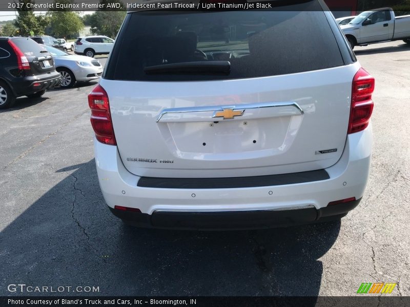 Iridescent Pearl Tricoat / Light Titanium/Jet Black 2017 Chevrolet Equinox Premier AWD