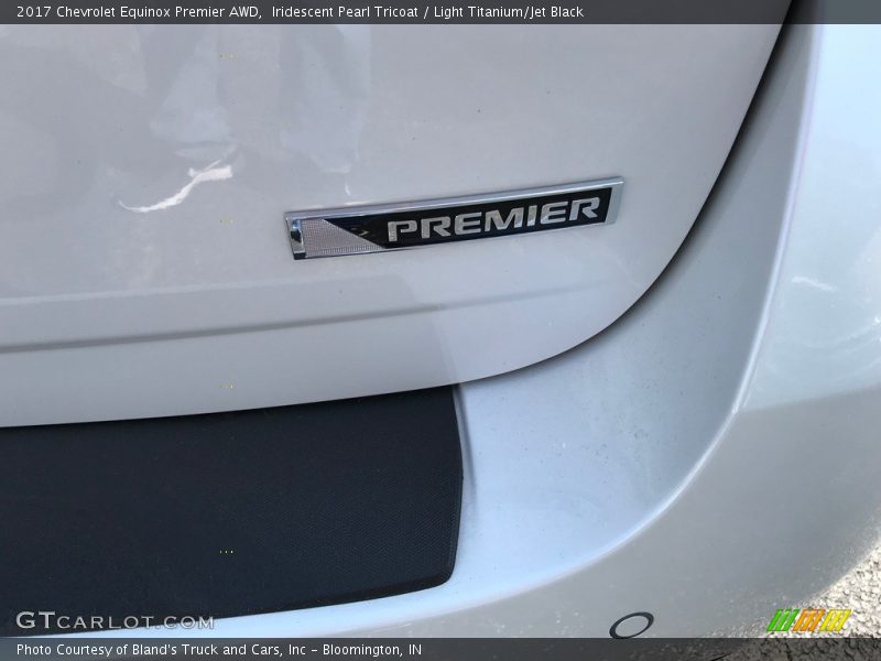Iridescent Pearl Tricoat / Light Titanium/Jet Black 2017 Chevrolet Equinox Premier AWD