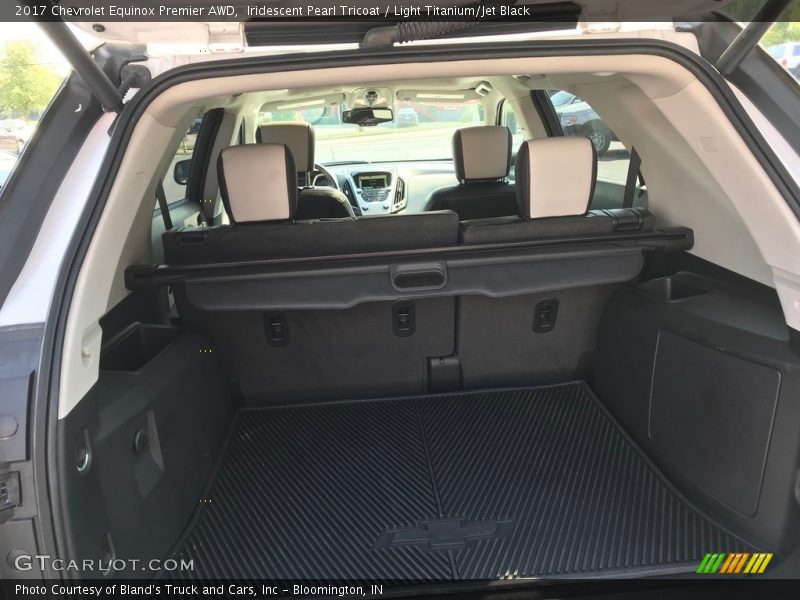Iridescent Pearl Tricoat / Light Titanium/Jet Black 2017 Chevrolet Equinox Premier AWD