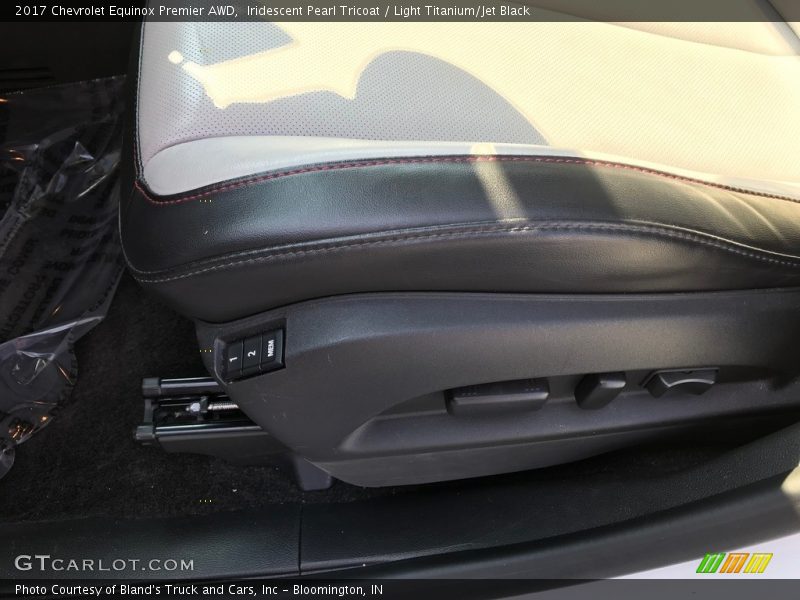 Iridescent Pearl Tricoat / Light Titanium/Jet Black 2017 Chevrolet Equinox Premier AWD