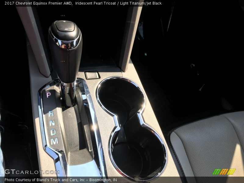 Iridescent Pearl Tricoat / Light Titanium/Jet Black 2017 Chevrolet Equinox Premier AWD