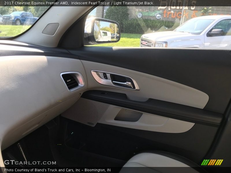 Iridescent Pearl Tricoat / Light Titanium/Jet Black 2017 Chevrolet Equinox Premier AWD