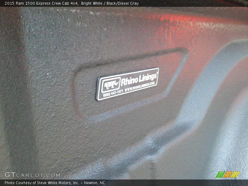 Bright White / Black/Diesel Gray 2015 Ram 1500 Express Crew Cab 4x4