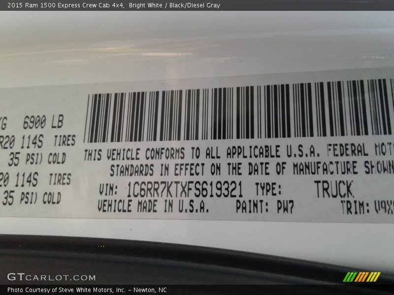 Bright White / Black/Diesel Gray 2015 Ram 1500 Express Crew Cab 4x4