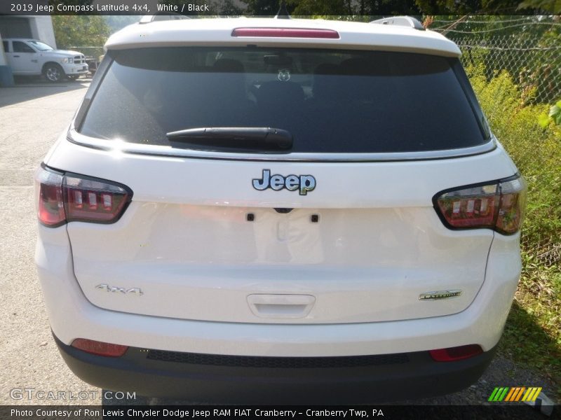 White / Black 2019 Jeep Compass Latitude 4x4