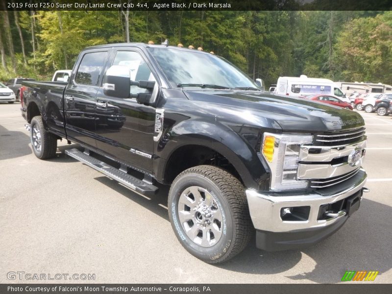 Front 3/4 View of 2019 F250 Super Duty Lariat Crew Cab 4x4