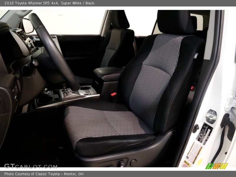 Super White / Black 2016 Toyota 4Runner SR5 4x4