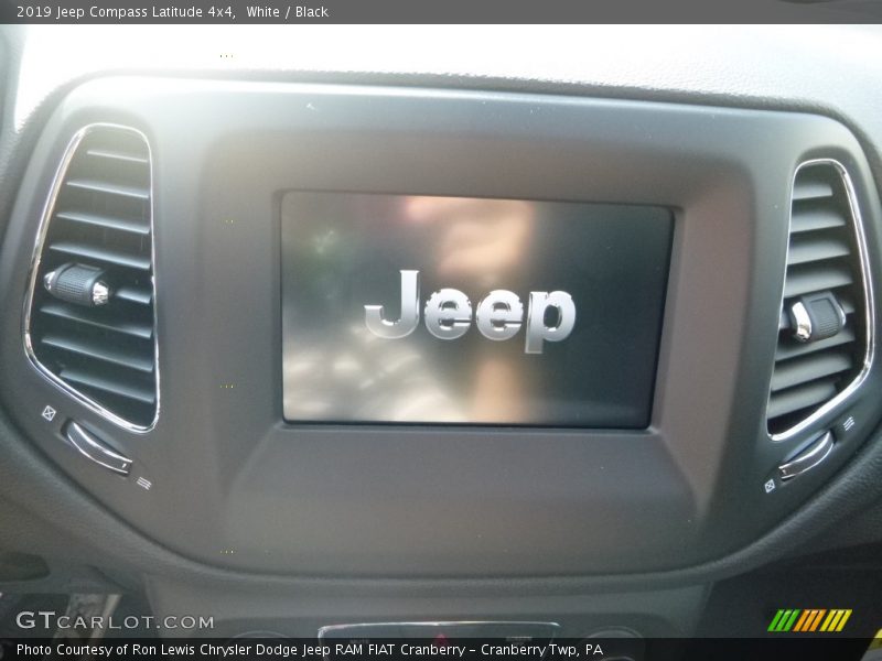 White / Black 2019 Jeep Compass Latitude 4x4