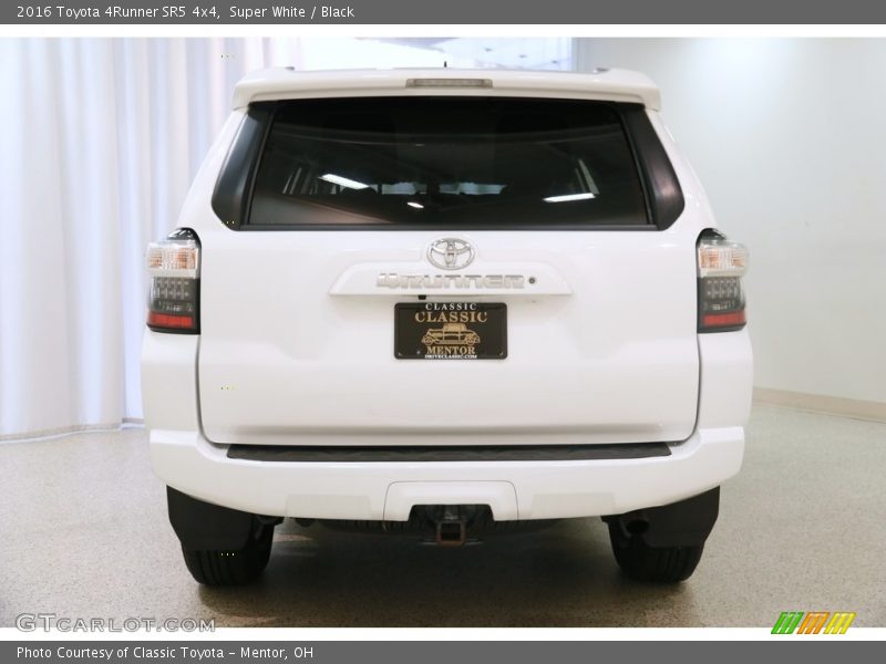 Super White / Black 2016 Toyota 4Runner SR5 4x4