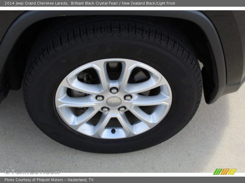 Brilliant Black Crystal Pearl / New Zealand Black/Light Frost 2014 Jeep Grand Cherokee Laredo