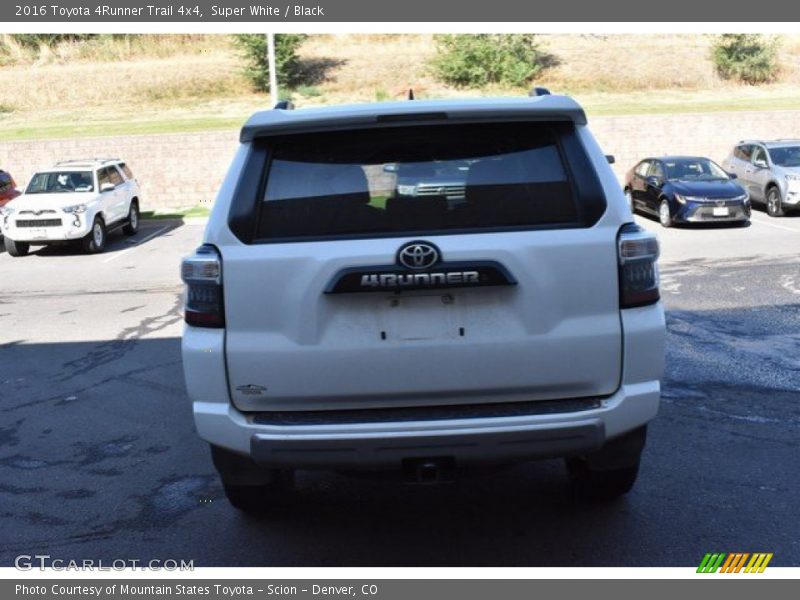 Super White / Black 2016 Toyota 4Runner Trail 4x4