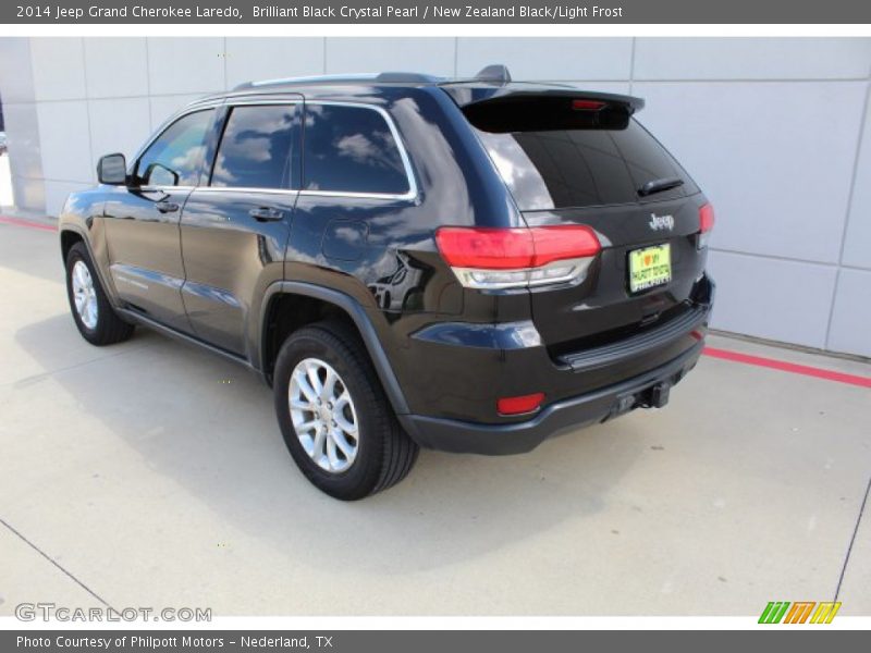 Brilliant Black Crystal Pearl / New Zealand Black/Light Frost 2014 Jeep Grand Cherokee Laredo