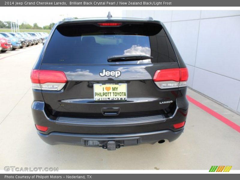 Brilliant Black Crystal Pearl / New Zealand Black/Light Frost 2014 Jeep Grand Cherokee Laredo