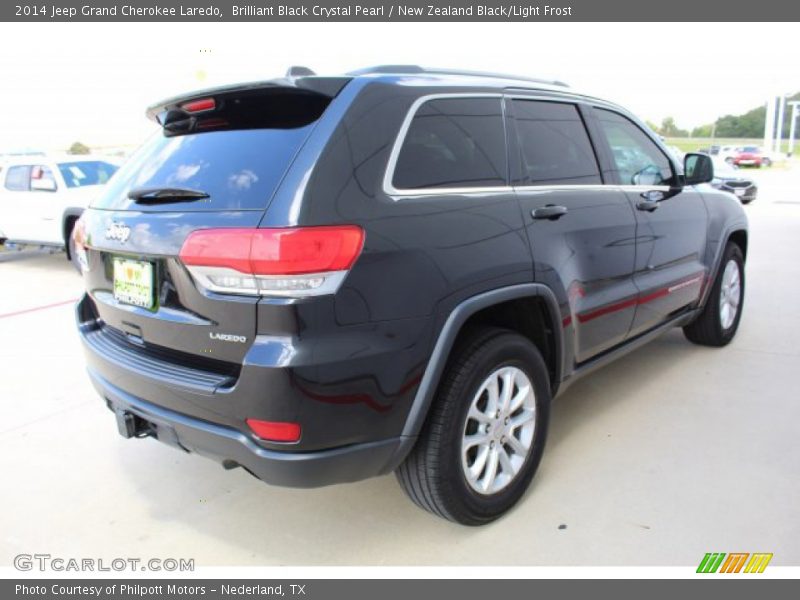 Brilliant Black Crystal Pearl / New Zealand Black/Light Frost 2014 Jeep Grand Cherokee Laredo