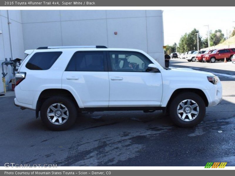 Super White / Black 2016 Toyota 4Runner Trail 4x4