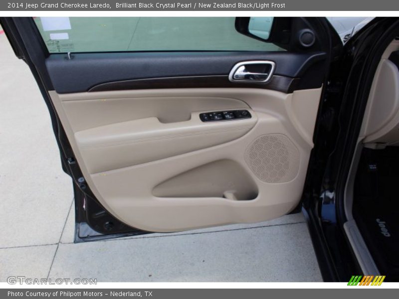 Brilliant Black Crystal Pearl / New Zealand Black/Light Frost 2014 Jeep Grand Cherokee Laredo
