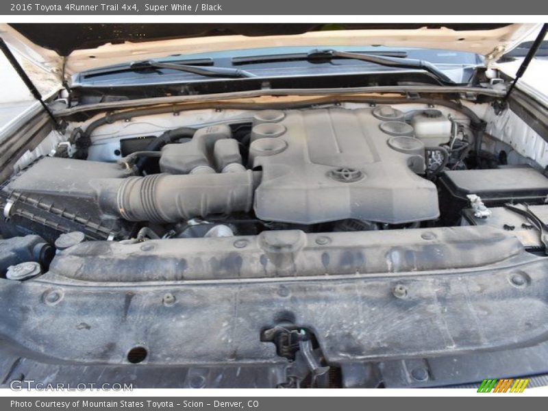 Super White / Black 2016 Toyota 4Runner Trail 4x4