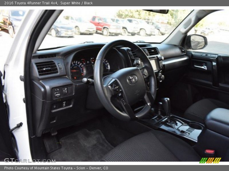 Super White / Black 2016 Toyota 4Runner Trail 4x4