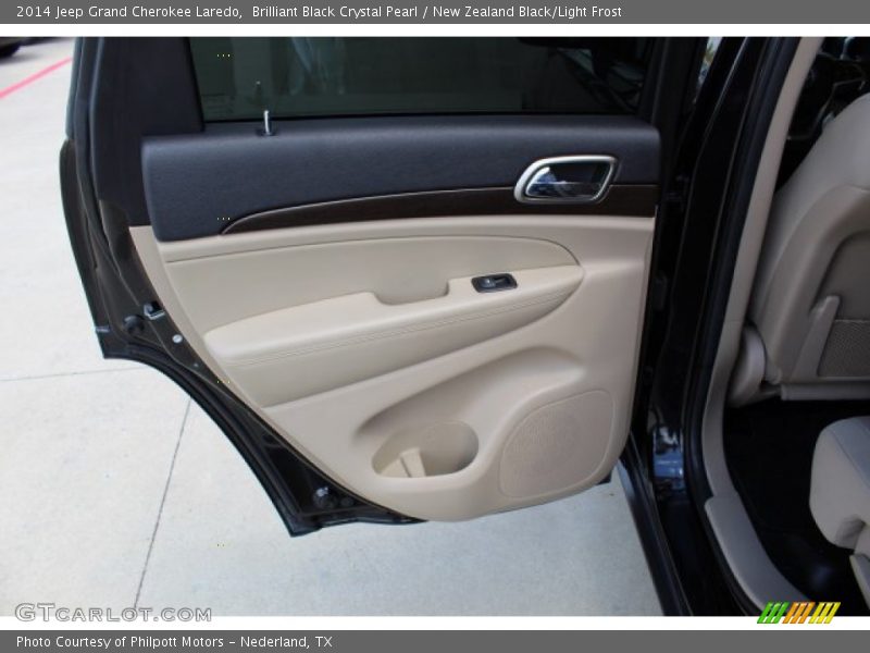 Brilliant Black Crystal Pearl / New Zealand Black/Light Frost 2014 Jeep Grand Cherokee Laredo