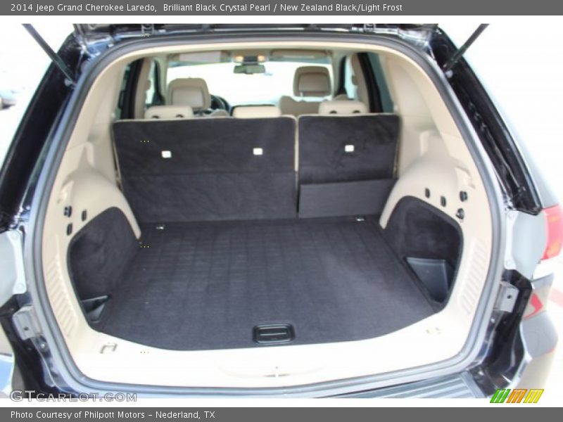 Brilliant Black Crystal Pearl / New Zealand Black/Light Frost 2014 Jeep Grand Cherokee Laredo