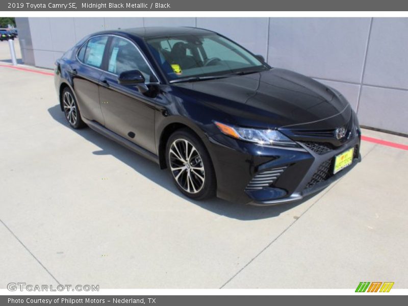 Midnight Black Metallic / Black 2019 Toyota Camry SE
