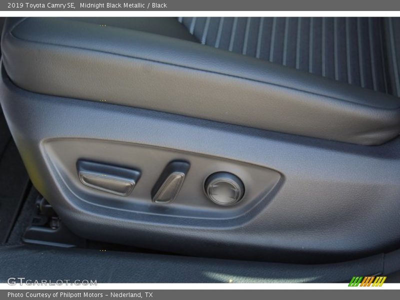 Midnight Black Metallic / Black 2019 Toyota Camry SE