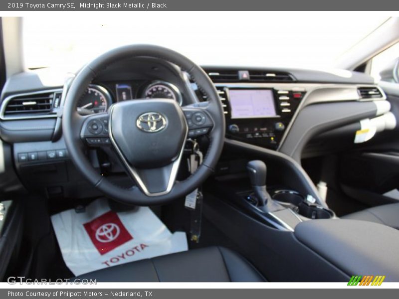 Midnight Black Metallic / Black 2019 Toyota Camry SE