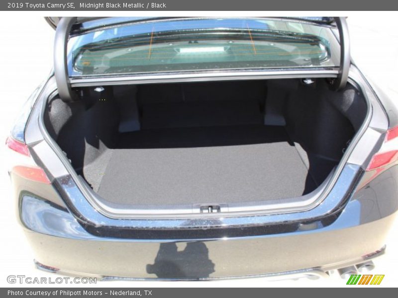 Midnight Black Metallic / Black 2019 Toyota Camry SE