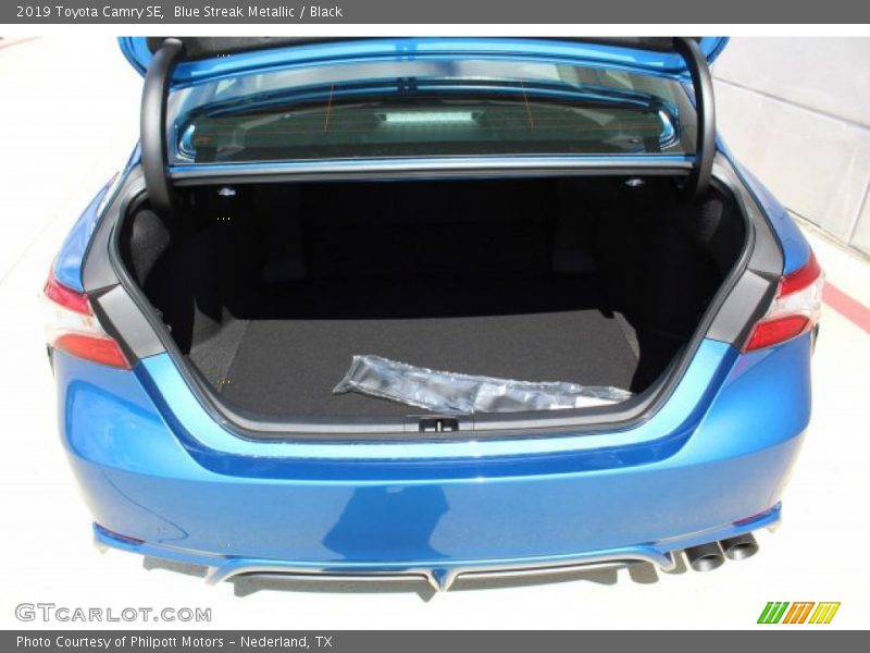 Blue Streak Metallic / Black 2019 Toyota Camry SE