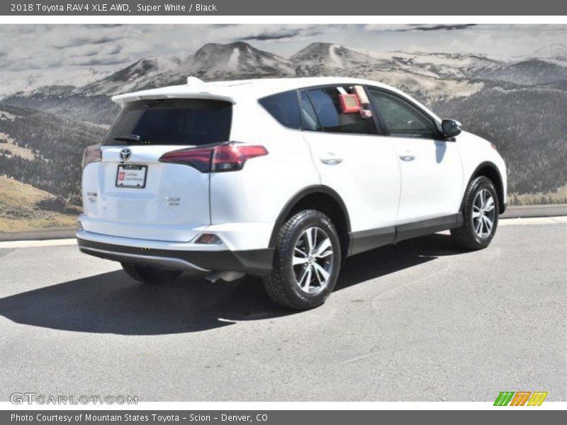 Super White / Black 2018 Toyota RAV4 XLE AWD