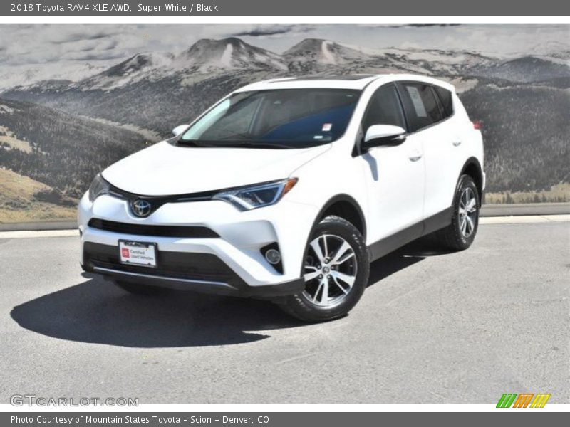 Super White / Black 2018 Toyota RAV4 XLE AWD